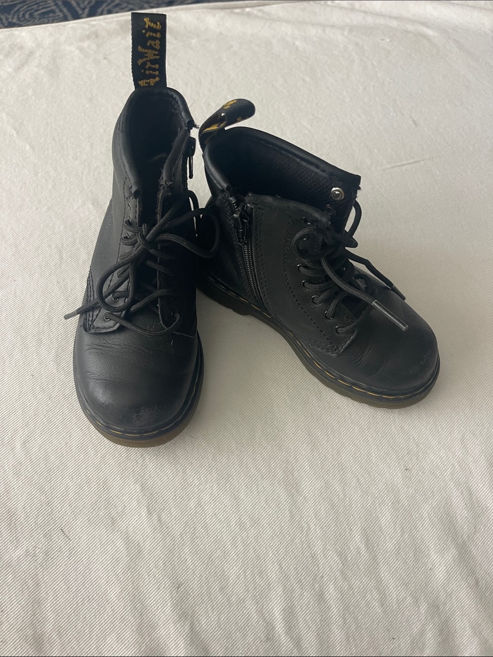 DR. MARTENS AIR WAIT Size 8 Black Leather Combat Boots with Zipper - Youth Size